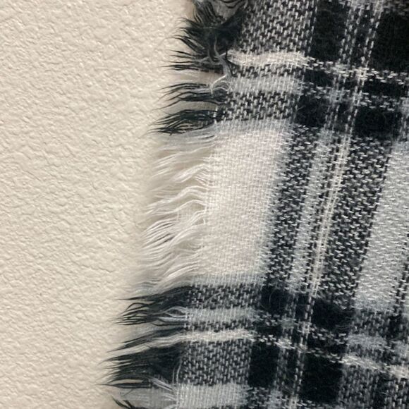 Modcloth Plaid Blanket Scarf - Picture 4 of 4